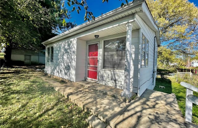 1024 South Charles Street - 1024 South Charles Street, Belleville, IL 62220
