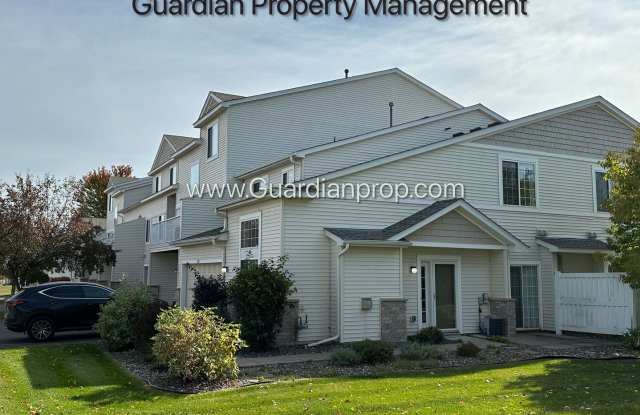 Maple Grove End Unit, 2 Car Garage, Washer/Dryer, Dishwasher Gallery 1