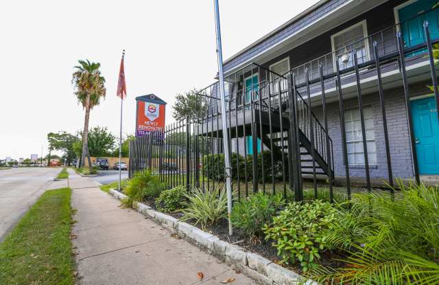 La Plaza Gallery 4