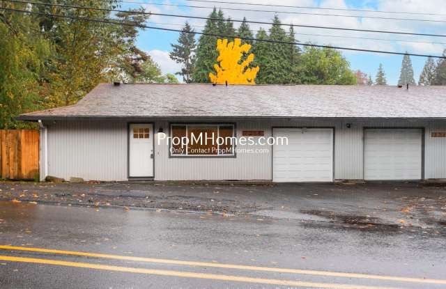 Updated Three Bedroom Duplex in the Heart of Oregon City! - 1218 15th Street, Oregon City, OR 97045