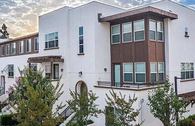4 bedroom, 4 bath Beautiful Downey Townhome in Gated Community - 9209 Sunshine Place, Downey, CA 90240