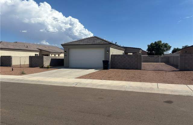 3306 E Farm Crest Avenue Gallery 4