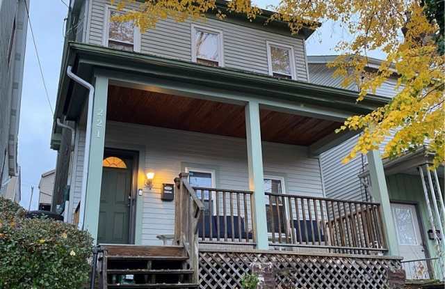 221 Ulysses St photos photos