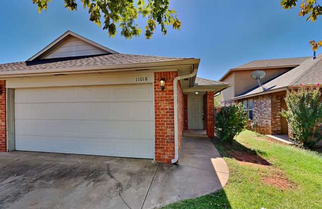 Very Nice Duplex in Gated Neighborhood Mustang Schools Gallery 1