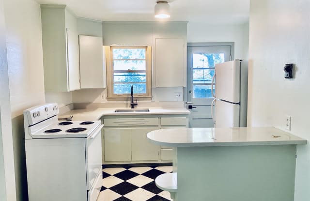 3202 Blair BoulevardUnit B photos photos