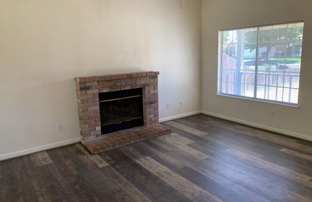 LABOR DAY SPECIAL - 2 WEEKS FREE RENT!!Beautiful Single Story Home Ready To Be Called Home! Gallery 3