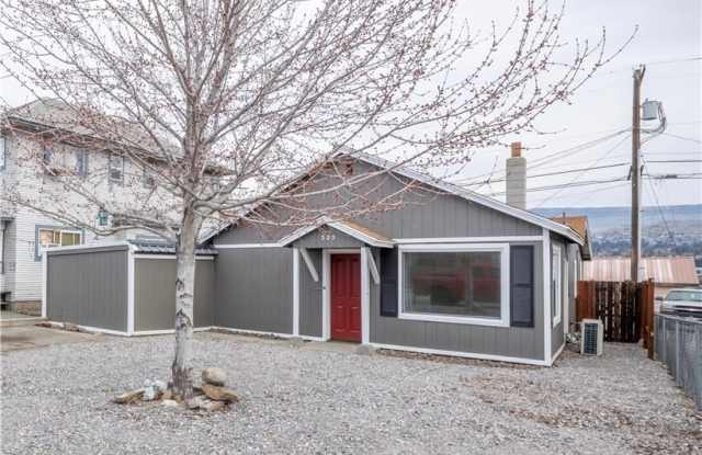 325 S Chelan Ave - 325 South Chelan Avenue, Wenatchee, WA 98801 325 S Chelan Ave - 325 South Chelan Avenue, Wenatchee, WA 98801