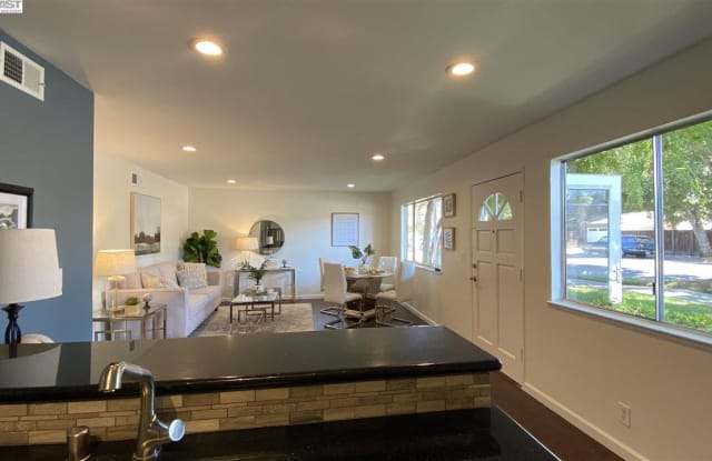 423 E Latimer Ave - 423 East Latimer Avenue, Campbell, CA 95008