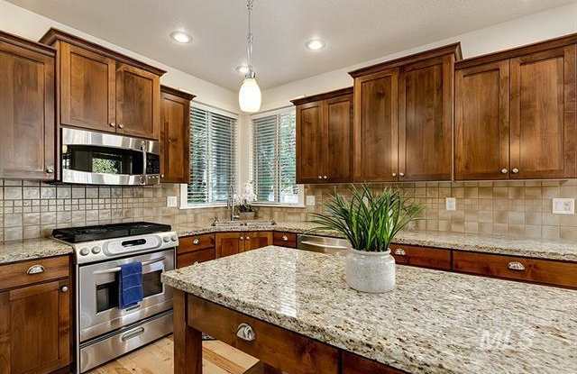 2517 East Mariposa Drive Gallery 3