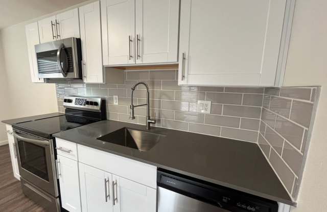 Studio - All Utilities Included - South Scottsdale/ASU! Gallery 3