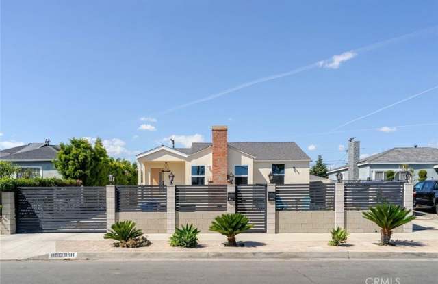 11911 Stagg Street photos photos