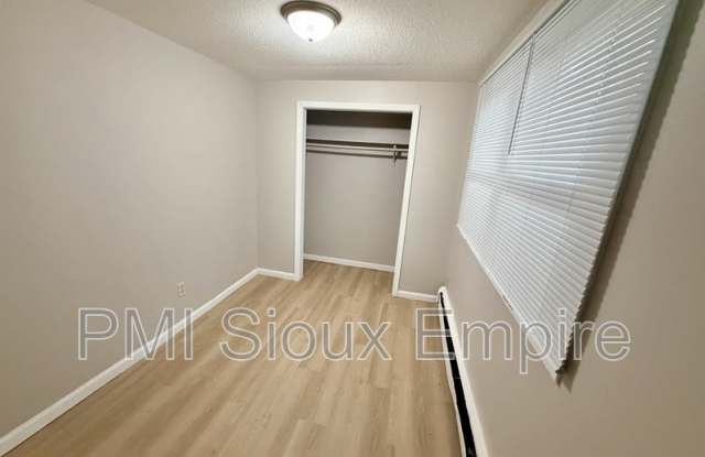 112 N Prairie Gallery 4