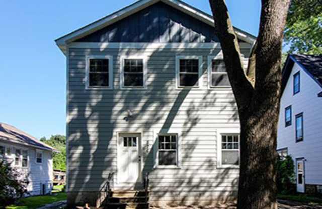 Affordable 5-Bedroom House close to U of M Campus Gallery 3