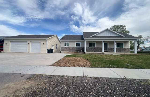 Gorgeous 6-bedroom, 4-bathroom with a large garage Salem photos photos