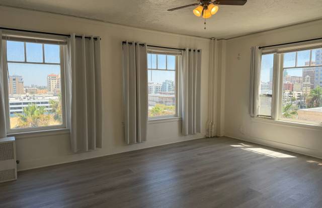 Bright & Spacious 1 Bed / 1 Bath in the Heart of Downtown Long Beach Gallery 3