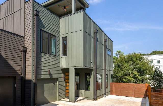 Modern 3BR Home with Rooftop in Atlanta - 239 Lowry Street Northeast, Atlanta, GA 30307