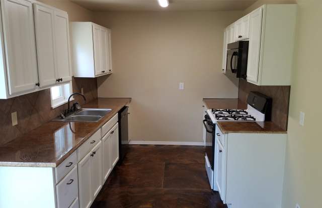 355 N Oak Gallery 4