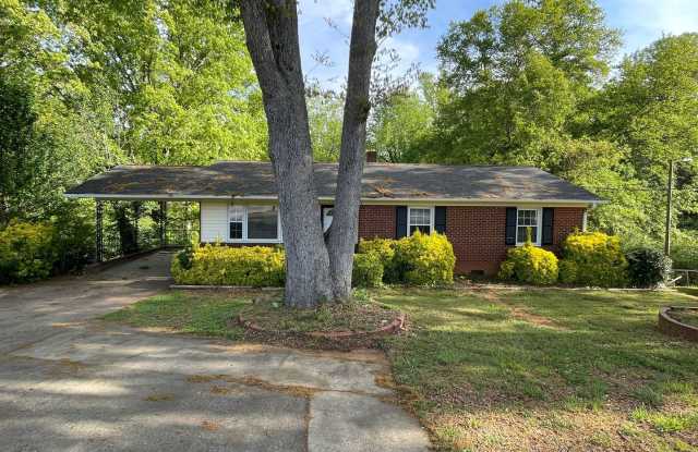 Large 4 bedroom 3 bathroom house with finished basement/bonus room photos photos