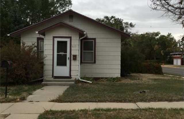 2 bed, 1 bath single family home with a garage! Gallery 1