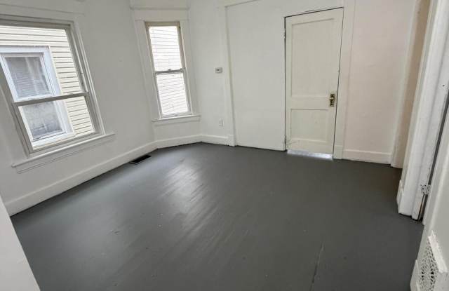 82 Robinson Street Gallery 4