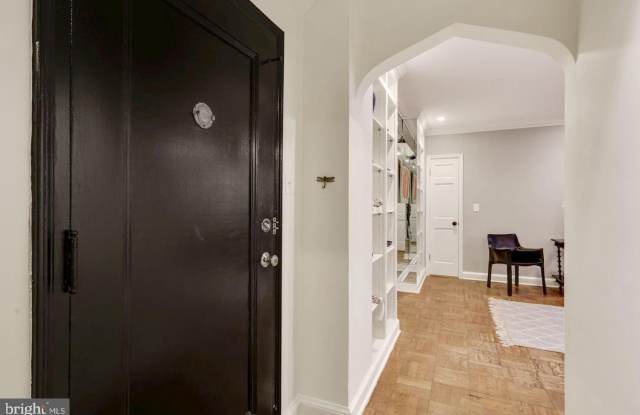 3051 IDAHO Avenue NW Gallery 4