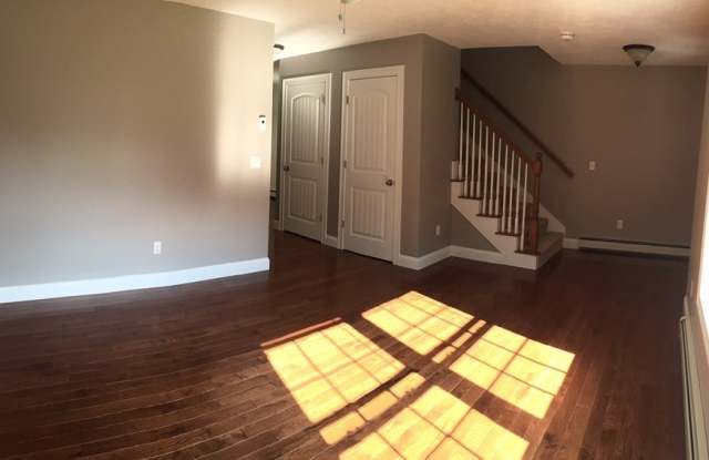 226 Worcester Rd Gallery 4