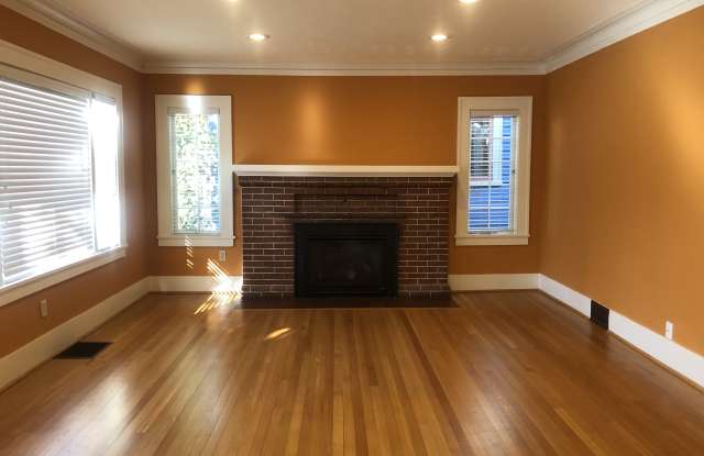 6230 22nd Avenue Northeast Gallery 4