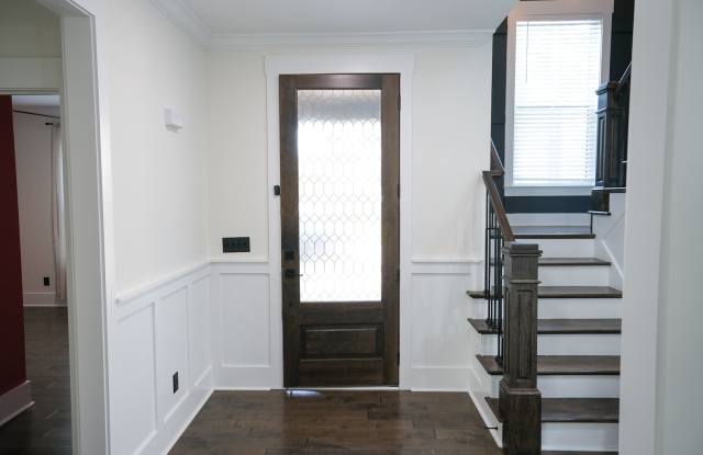 5 Bedroom/4 Bath house in Prime Location! Gallery 3