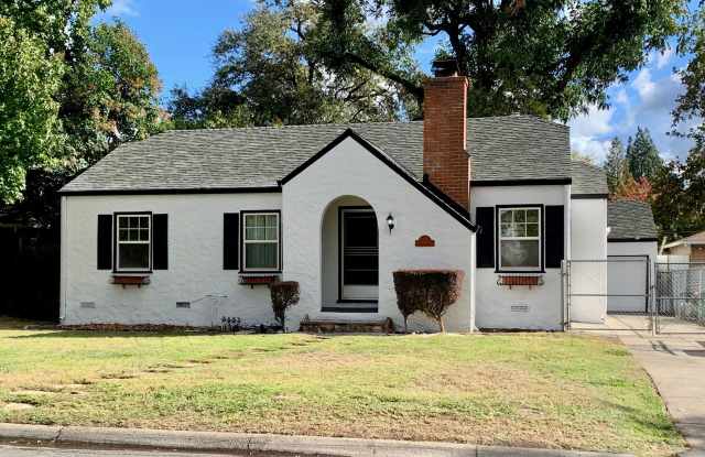 Adorable Three Bedroom, One-story Home in Woodlake photos photos