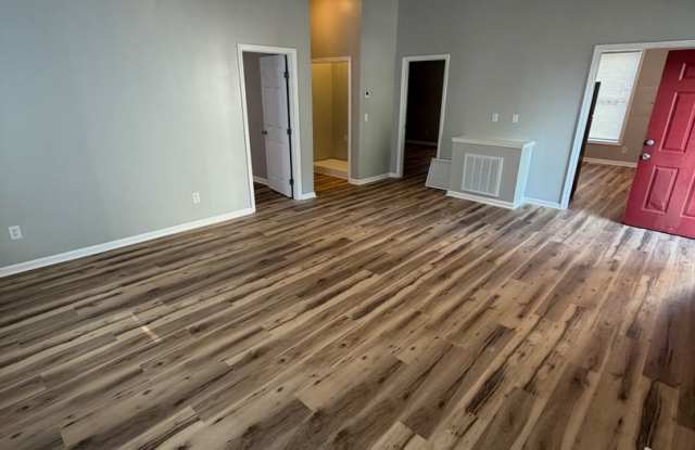 Remodeled! Walkable! 2 bedroom/1 bath Gallery 2
