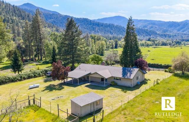 5 Acres in the Applegate Valley with Pasture & Outbuildings photos photos