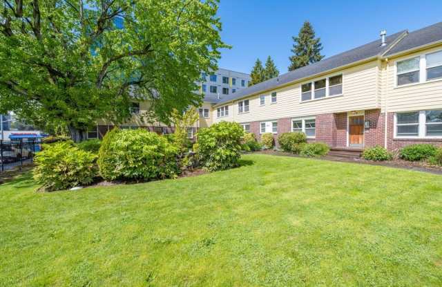 Charming Overlook Condo in a Quaint 12-Unit Building, Washer/Dryer Included, Great Location - 1411 North Alberta Street, Portland, OR 97217