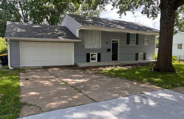 Spacious 4 bedroom 2.5 bathroom home for rent! - 8408 East 93rd Terrace, Kansas City, MO 64138