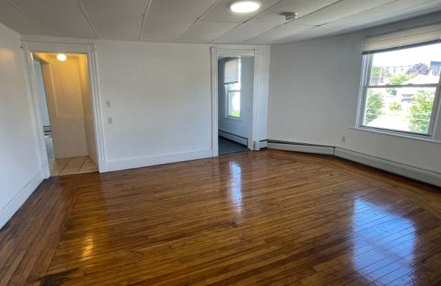 Two-bedroom 3rd floor updated apartment for rent -$1300 Pittsfield Gallery 2
