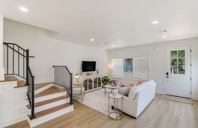 144.7 - 1110 W. 10th - Founders Gallery 3