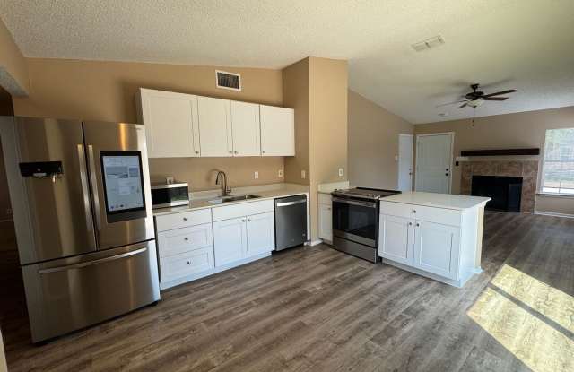 MOVE IN READY 3/2 LOCATED INSIDE 1604/CULEBRA RD photos photos