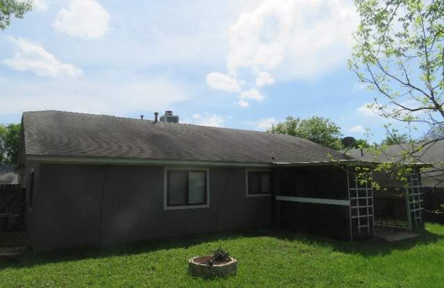 1104 Larkins Ln Gallery 3