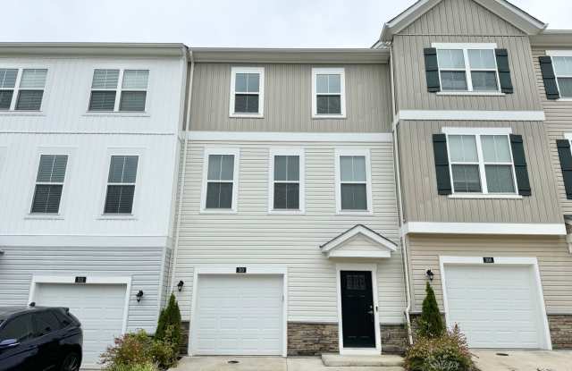 SPACIOUS 4 BEDROOM TOWNHOUSE - MINUTES TO DOWNTOWN FREDERICKSBURG photos photos