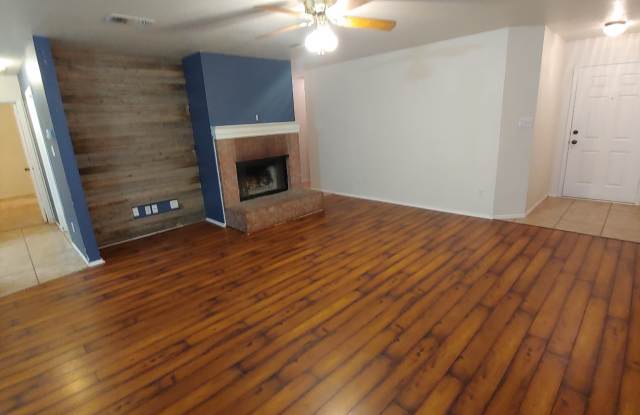 800 Lisa St Gallery 2