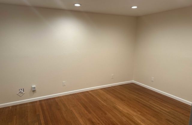 4025 Fullington Street Gallery 2