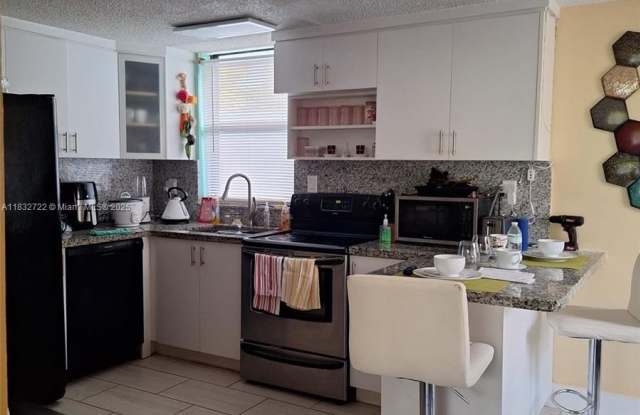 2485 NE 135th Ter photos photos