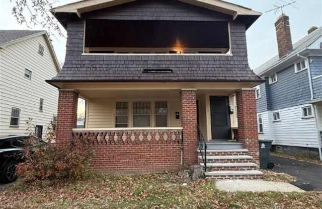 888 Helmsdale Road unit: Up - 888 Helmsdale Road, Cleveland Heights, OH 44112