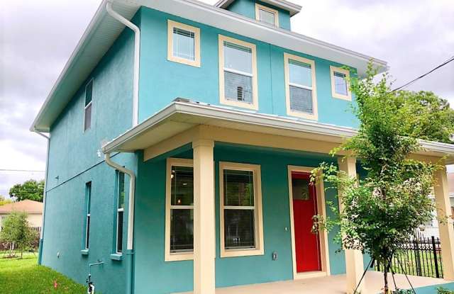 3023 W Spruce St Gallery 2