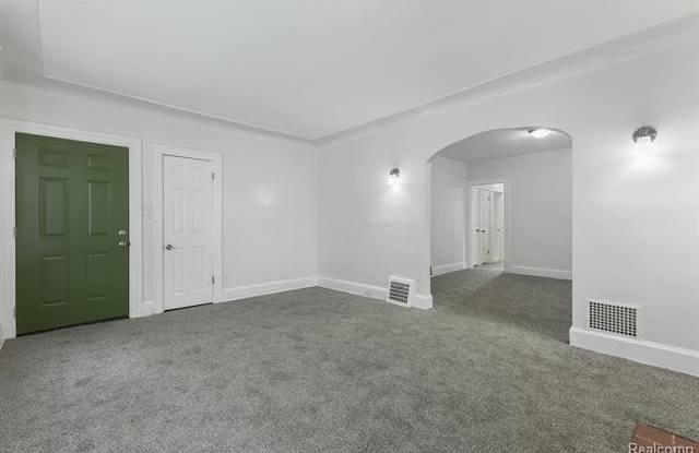 13601 Northlawn Street Gallery 4