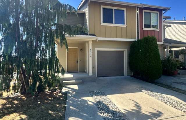 3Bd/2.5Ba Marysville Townhome Gallery 4