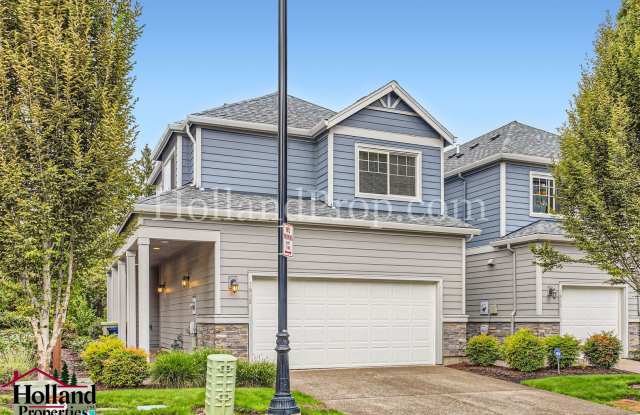 Charming 3-Bedroom Townhome in Prime Hillsboro Location! - 7905 Northeast Caitlin Street, Hillsboro, OR 97006
