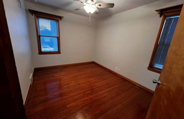 Large 3BR Single Family in St. Francis!! photos photos