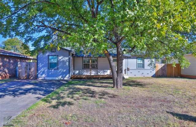 641 Woodlawn Drive photos photos