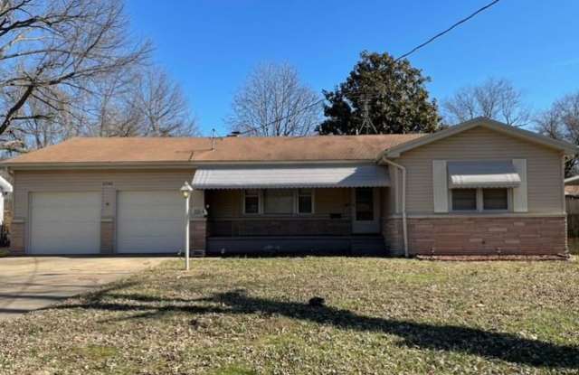 GREAT LOCATION!! Close to Mercy Hospital! photos photos