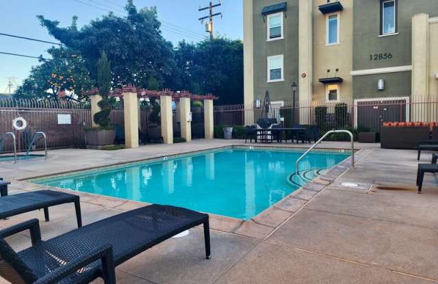 12842 Palm Street photos photos